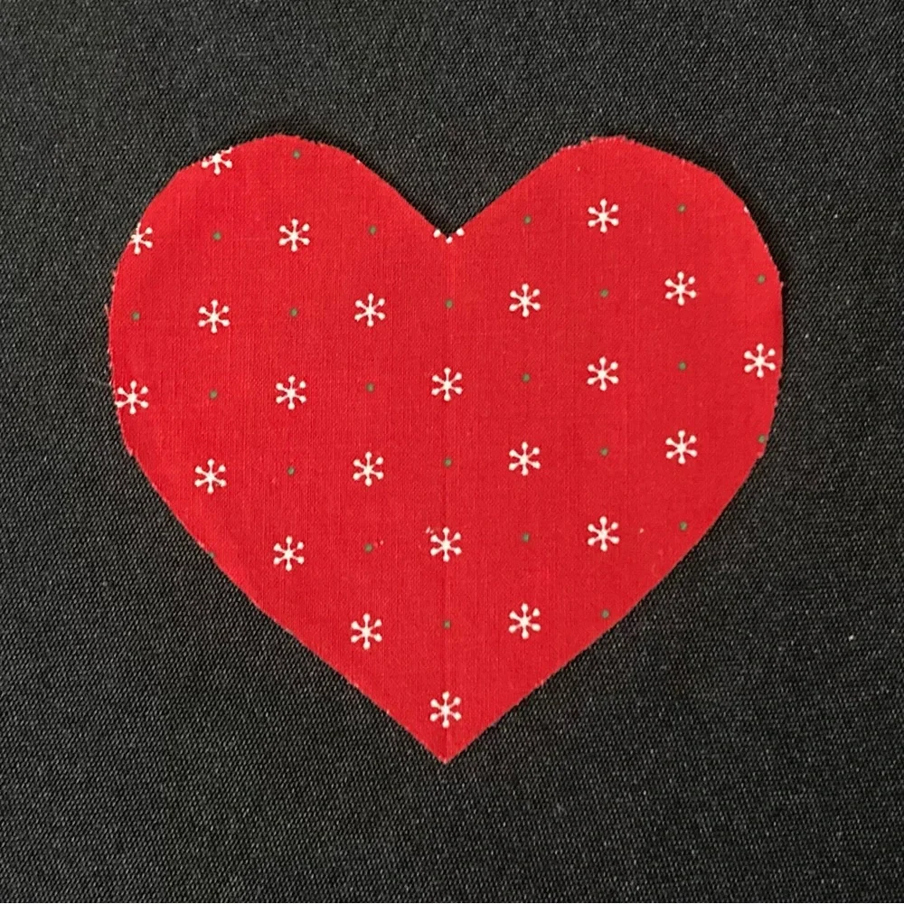 Vintage 1990s Set of 4 Heart Shaped Christmas Fabric Scraps 4.5” x 4” - Picture 3 of 6